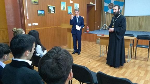 В Зеленокумске школьники дискутировали на тему «Молодёжь и вера»