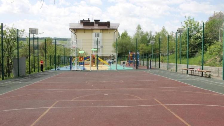 В Кисловодске устранят дефекты на дворовых спортплощадках