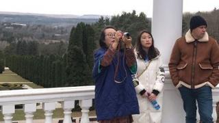 Известные блогеры из Китая прогулялись по Долине роз в Кисловодске