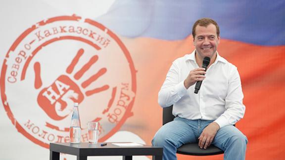Дмитрий Медведев оценил работу Северо-Кавказского молодежного форума «Машук-2014»