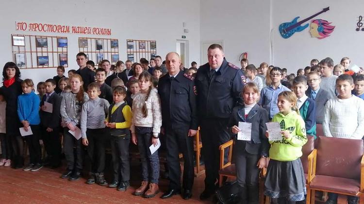 В гостях у школьников хутора Усть-Невинский побывали сотрудники полиции