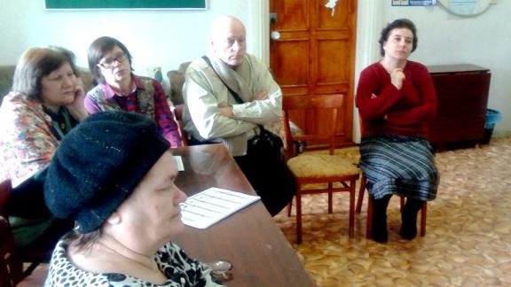 В Невинномысске социальный юрист провел консультации для членов общества слепых