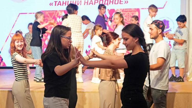Ставропольская молодежь активно осваивает народные танцы и костюмы