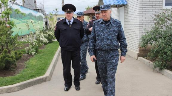 Начальник краевого полицейского главка Александр Олдак посетил сводный отряд «Восток»
