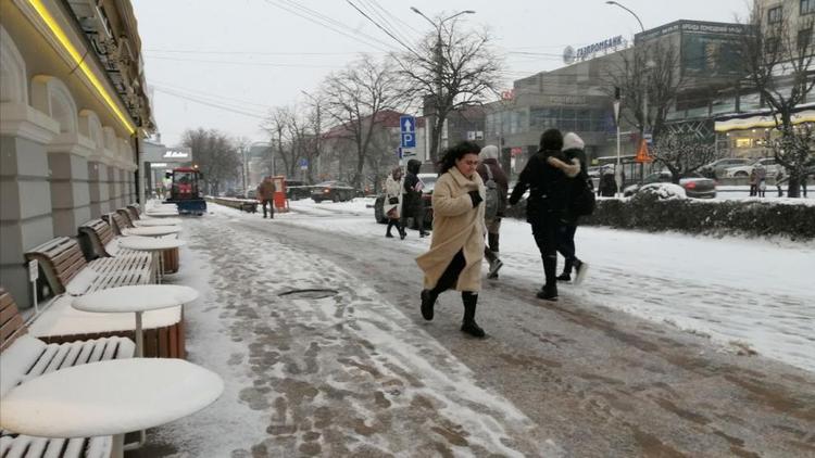 Около 300 километров дорог очистили от снега в Ставрополе
