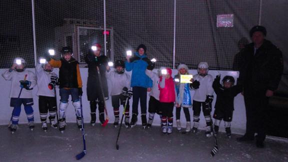 Серию хоккейных матчей в поддержку световозвращателей проводят в Шпаковском районе Ставрополья