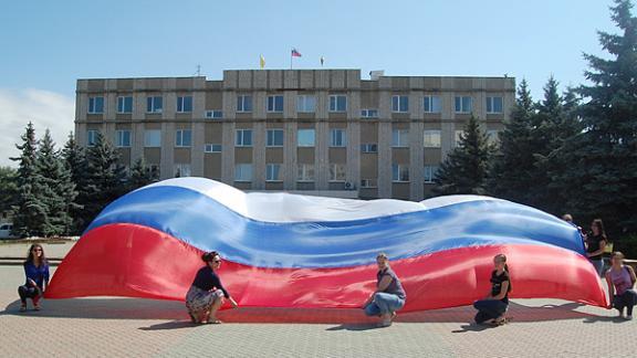 В Невинномысске прошли молодёжные акции «С любовью к России» и «Флаг России»
