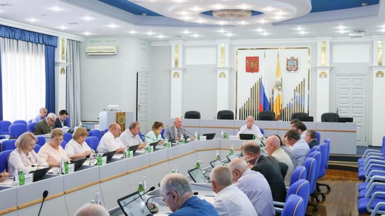 Краевые парламентарии предложили активнее вовлекать пожилых в общественную жизнь Ставрополья