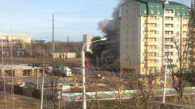 На стройке в Ставрополе сгорел вагончик