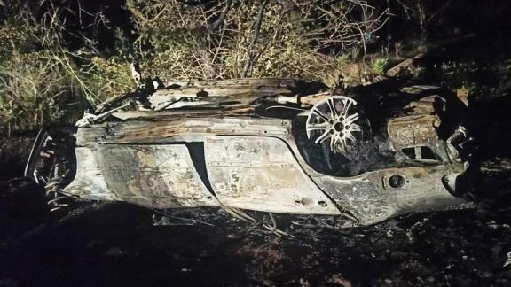 Разрыв колеса стал причиной опрокидывания автомобиля на Ставрополье