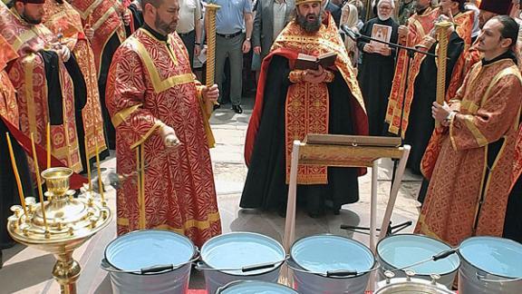В Кисловодске состоялся общегородской крестный ход и чин освящения минеральных вод