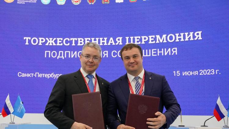 Главы Ставрополья и Омской области на ПМЭФ договорились о расширении партнёрских связей
