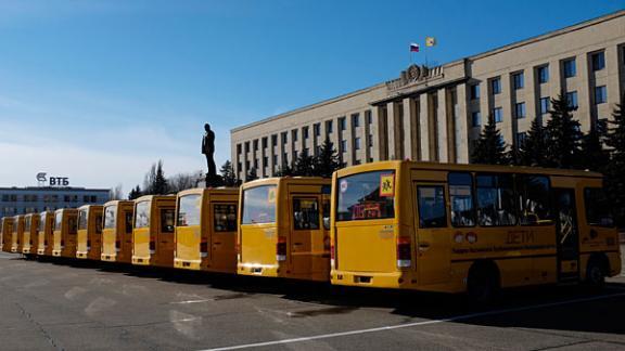 Ключи от новых автобусов вручил губернатор директорам ставропольских школ