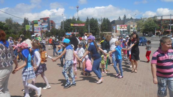 Сотрудники ГАИ в Ставрополе устроили праздничное мероприятие Дню защиты детей