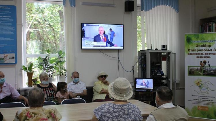 На Ставрополье встречу в библиокафе для незрячих слушателей посвятили истории радио