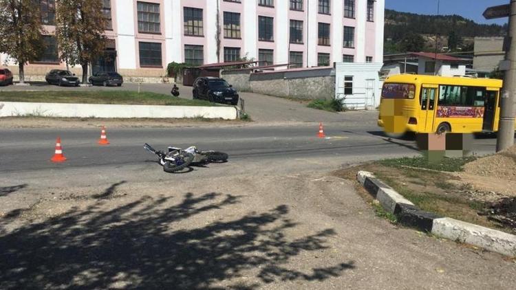 Мотоциклист погиб при столкновении с автобусом в Кисловодске