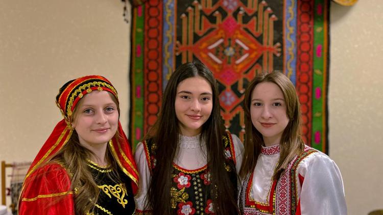 Беженцев из Донбасса познакомили с многонациональной культурой Ставрополья