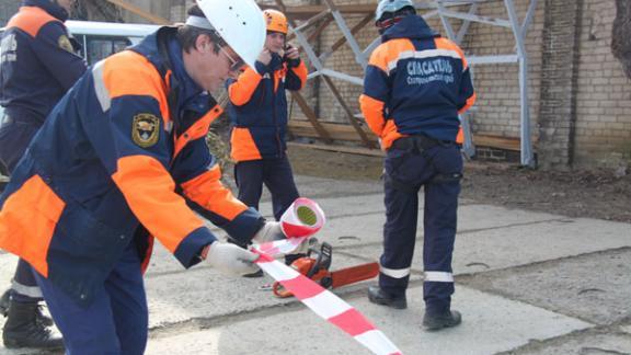 На Ставрополье спасатели устраняют последствия штормового ветра