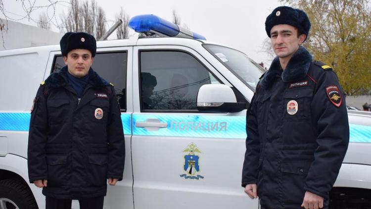 Полицейские в Ставрополе помогли доставить в больницу двухлетнего ребёнка