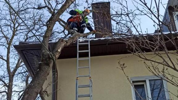 Более 20 ограждений строительных площадок восстановили в Ставрополе после урагана