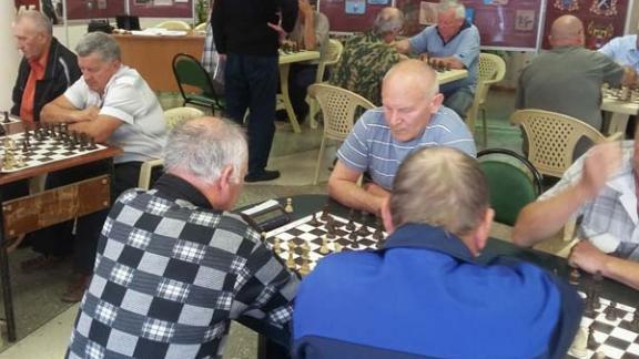 В селе Александровском прошел шахматный турнир памяти Виктора Добродеева