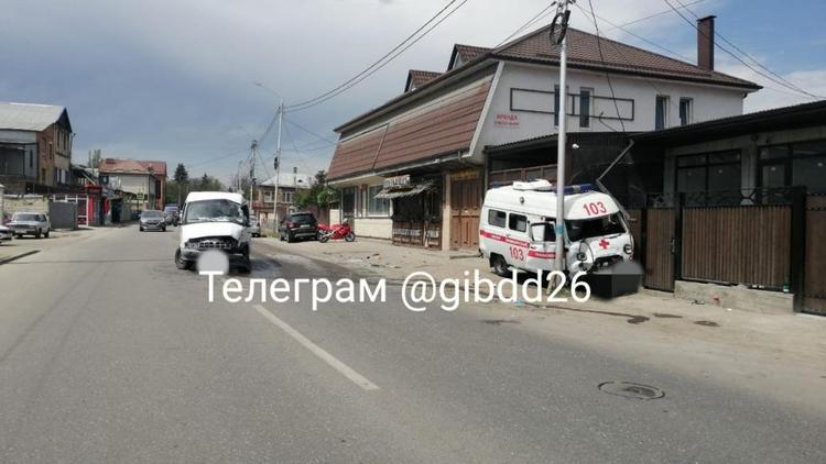 Три человека пострадали в ДТП с каретой скорой помощи в Пятигорске