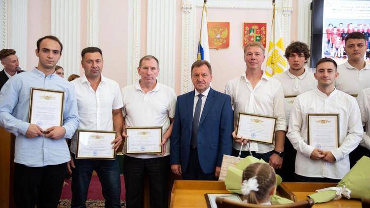 Лучшие тренеры и спортсмены Ставрополя получили награды