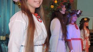 Девочки Приманычья соревновались в конкурсе «Коса - девичья краса»