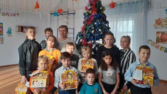 На Ставрополье воспитанники реабилитационного центра получили подарки от минЖКХ