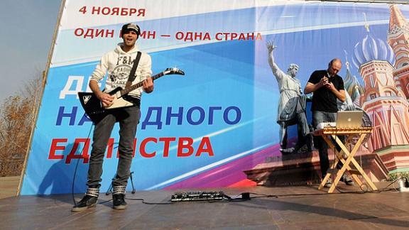 Жители Ставрополя с губернатором края спели гимн России в День народного единства