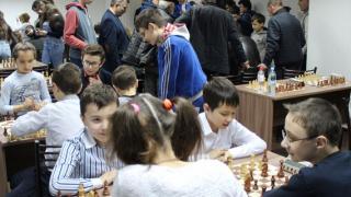 В Кисловодске знаменитые гроссмейстеры сыграли партию с местными шахматистами
