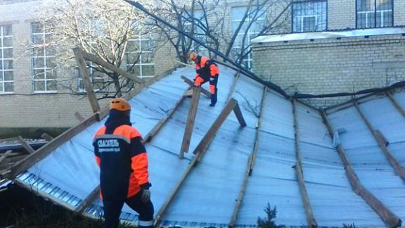 Шквалистым ветром на Ставрополье повреждено около двух тысяч квадратных метров кровли