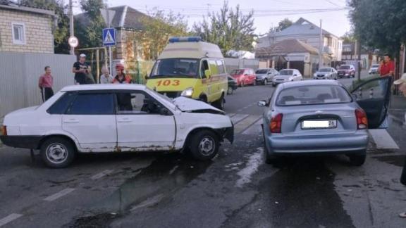 Водитель и пассажир легковушки получили травмы при ДТП в Ставрополе