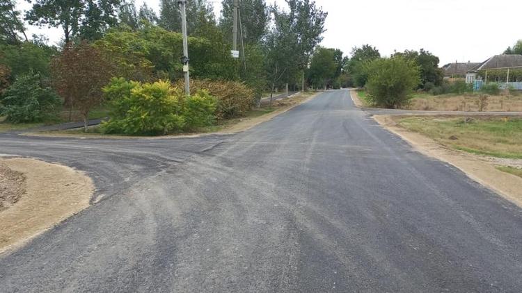 В Зеленокумске завершён ремонт километрового участка дороги