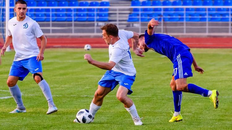 Ставропольские футбольные клубы синхронно разгромили соперников с разницей в три мяча