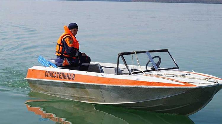 Спасатели ищут мужчину, который мог утонуть в реке Расшеватка