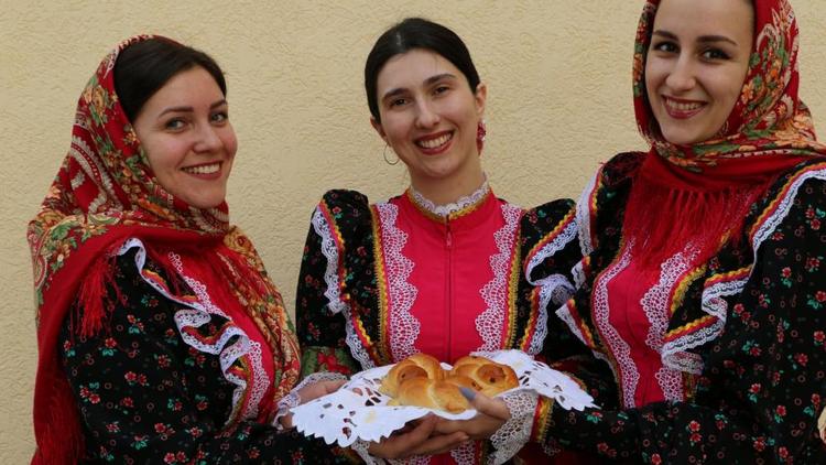 Народным праздничным традициям посвящён онлайн-лекторий ансамбля «Ставрополье»