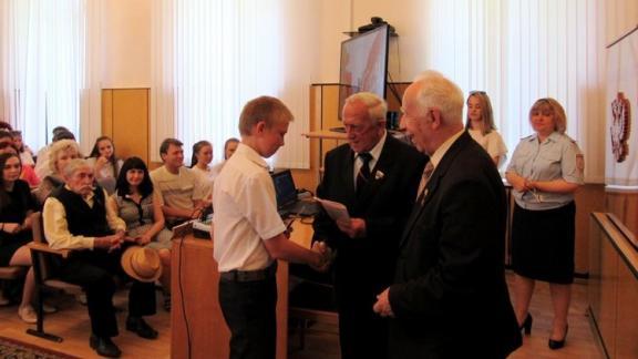 Школьникам торжественно вручили первые паспорта в Апанасенковском районе