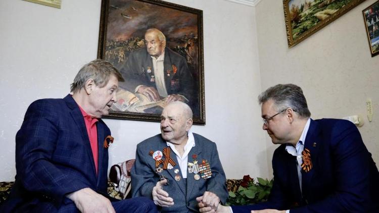 Владимир Владимиров и Лев Лещенко поздравили 102-летнего героя Советского Союза