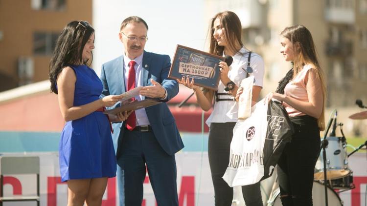 Победители акций, посвященных Дню края, получили подарки от министра образования