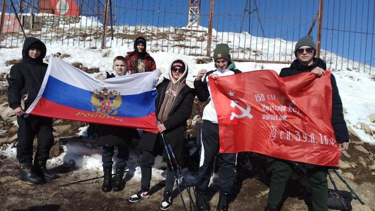 Школьники Петровского округа совершили восхождение к вершине Бештау