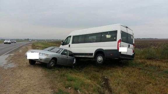 Четыре пассажира маршрутки пострадали в ДТП в Грачёвском районе