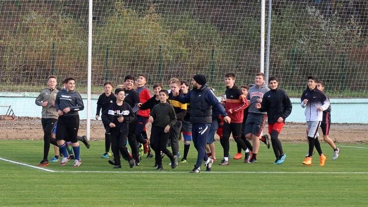 Футболисты клуба «Урал» провели тренировку для юных жителей Железноводска