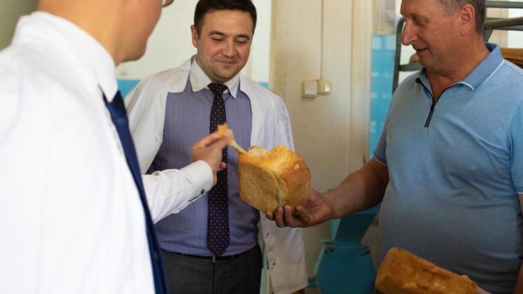 Хлебное предприятие Кировского округа осваивает выпуск продуктов по уходу за домашними питомцами