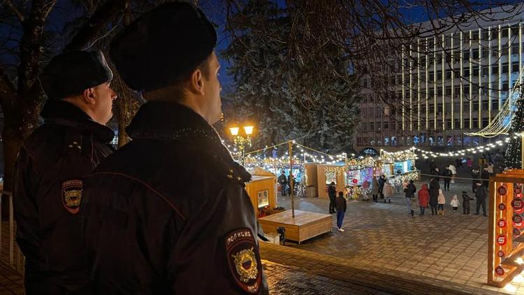 Полицейские Ставрополья помогли обеспечить правопорядок во время новогодней ночи