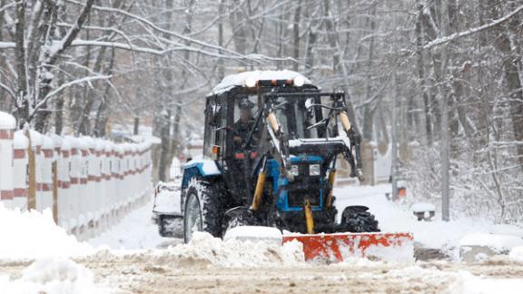Около 360 единиц техники дежурят на дорогах Ставрополья во время снегопада