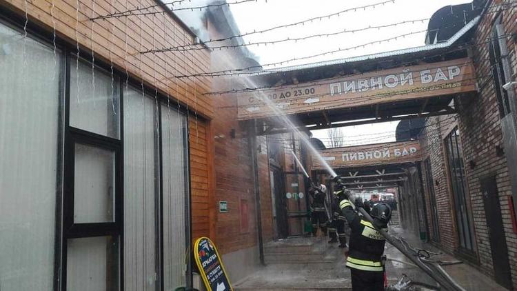 На Верхнем рынке Пятигорска потушили возгорание кровли павильона
