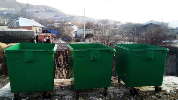 В ставропольском посёлке Мирном установили 24 новых мусорных евроконтейнера