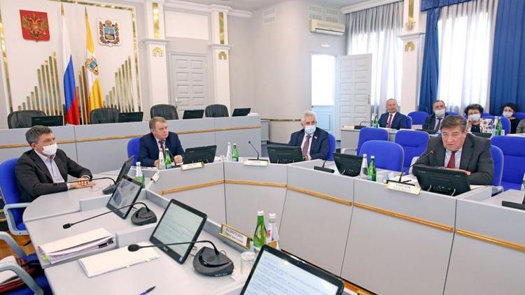 Поправки в бюджет рассмотрели на заседании Думы Ставропольского края