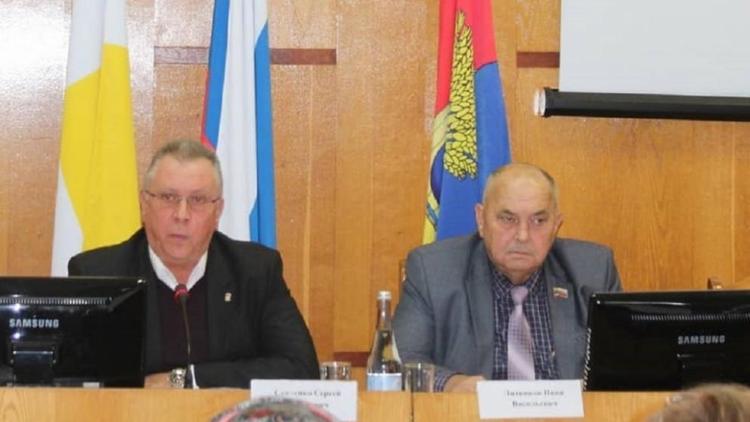 На Ставрополье приостановлено партийное членство бывшего председателя Думы Ипатовского округа